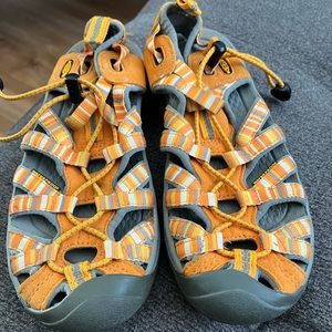 Keen sandals/water shoes